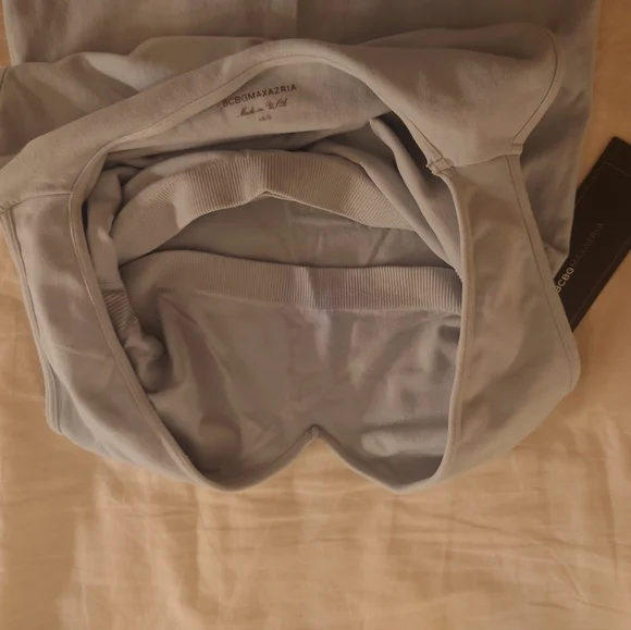 NWT Aqua BCBG MaxAzria "Mistie" essential Seamless Tank Top Built In Bra XS / S - Picture 10 of 10